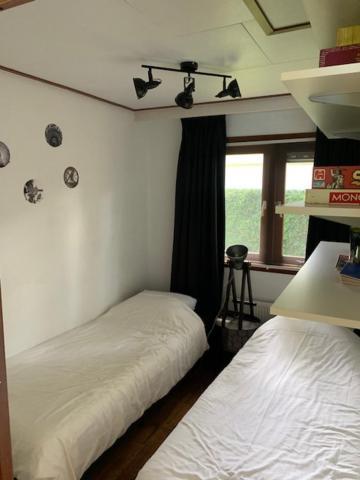 Dubbele Chalet Op Recreatiepark Topparken Op De Veluwe In Beekbergen Met Grote Vrije Tuin En Eigen Parkeerplaats Exterior foto