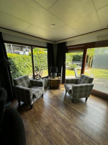 Dubbele Chalet Op Recreatiepark Topparken Op De Veluwe In Beekbergen Met Grote Vrije Tuin En Eigen Parkeerplaats Exterior foto