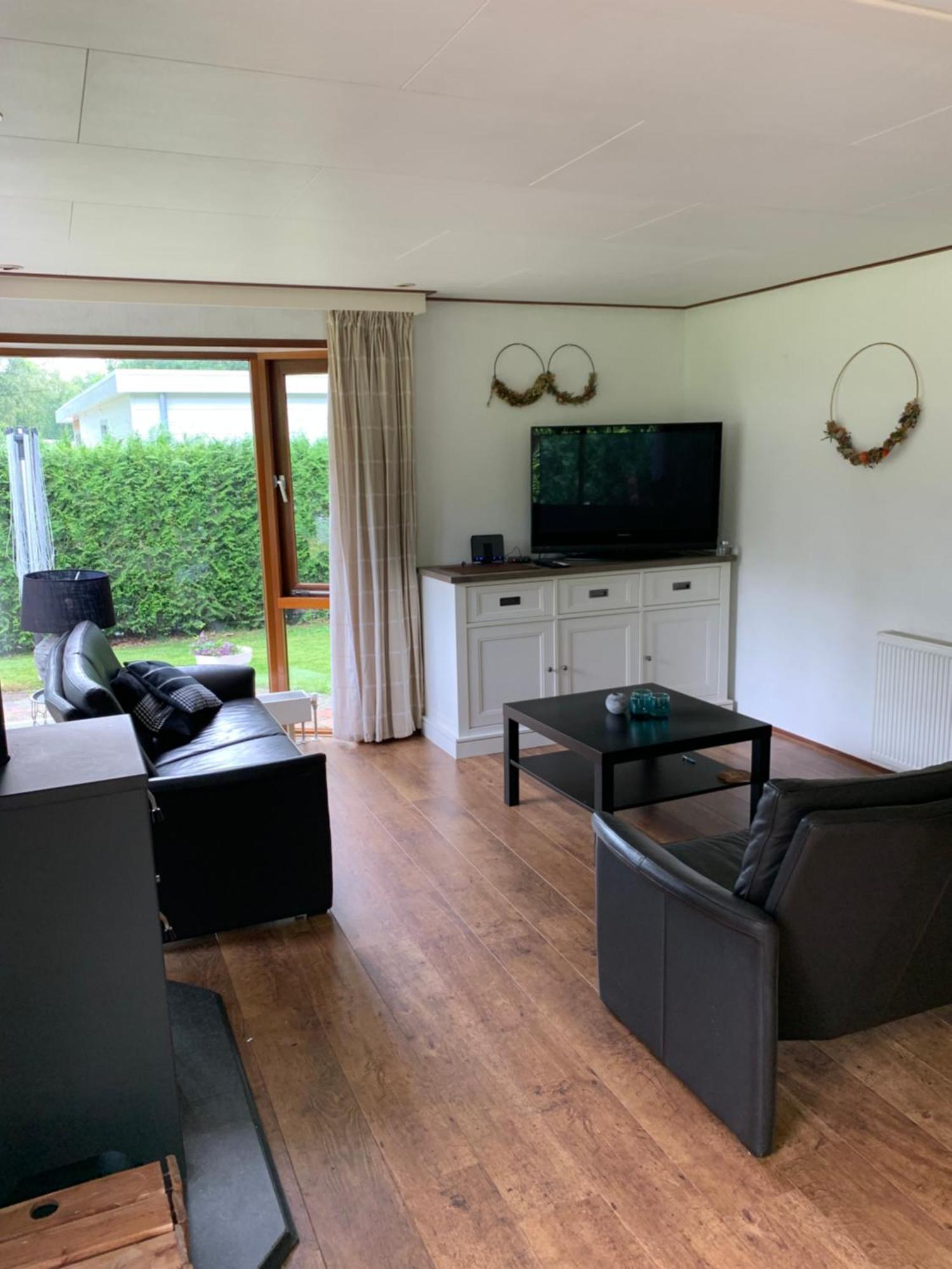 Dubbele Chalet Op Recreatiepark Topparken Op De Veluwe In Beekbergen Met Grote Vrije Tuin En Eigen Parkeerplaats Habitación foto
