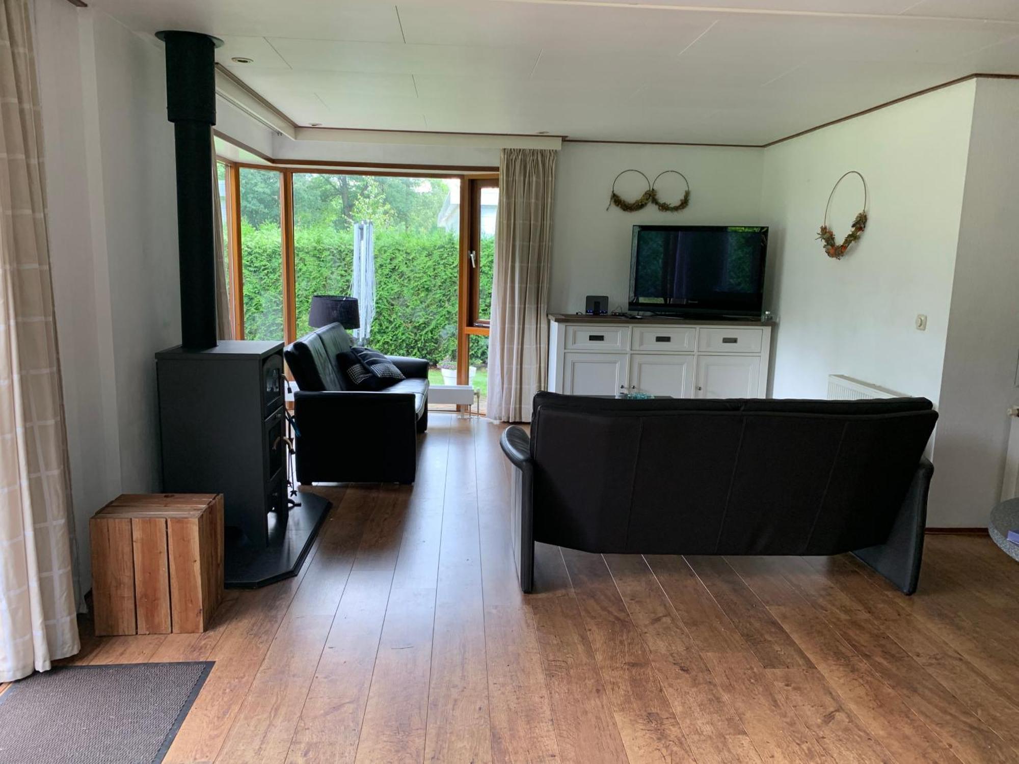 Dubbele Chalet Op Recreatiepark Topparken Op De Veluwe In Beekbergen Met Grote Vrije Tuin En Eigen Parkeerplaats Habitación foto