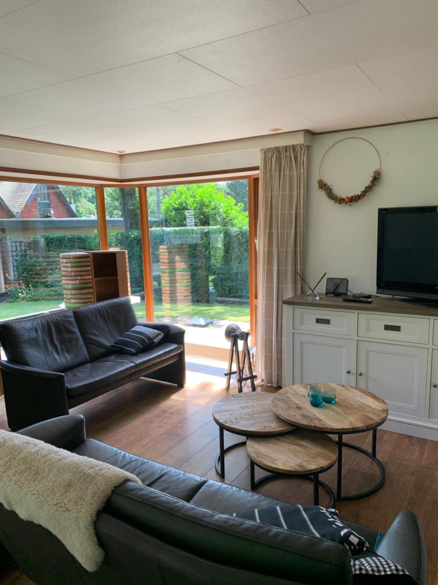 Dubbele Chalet Op Recreatiepark Topparken Op De Veluwe In Beekbergen Met Grote Vrije Tuin En Eigen Parkeerplaats Habitación foto